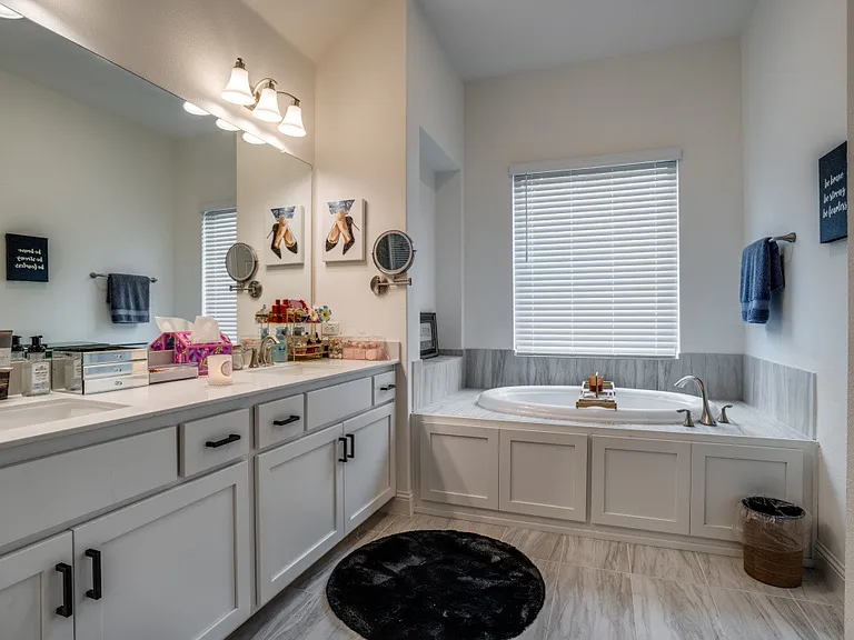 8205 Legacy Trl — Photo 8