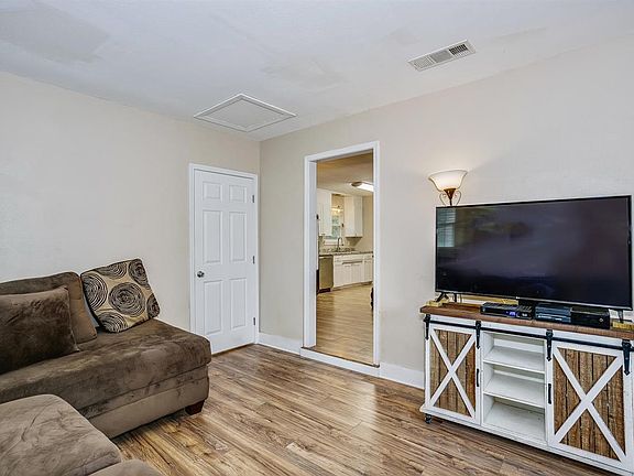 5th image of 8109 Binkley St