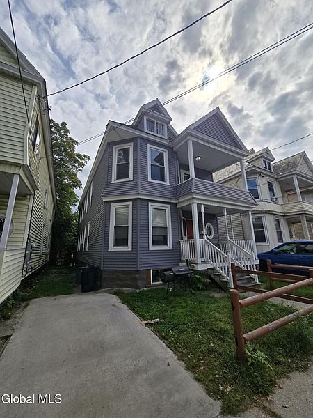 2nd image of 539 Summit Avenue