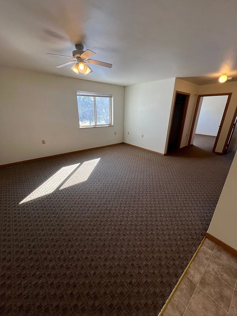 Lampe Estates 295 — Photo 2