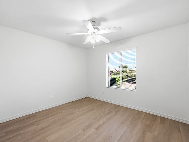 3902 W Surrey Ave — Photo 20