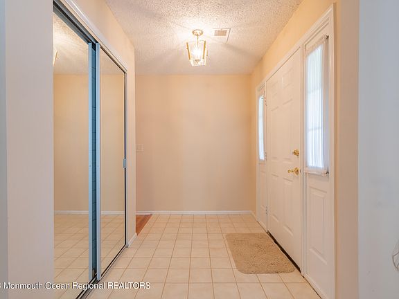 3rd image of 564 Petunia Lane