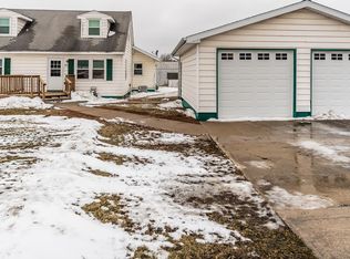 406 7th Ave SW, State Center, IA 50247