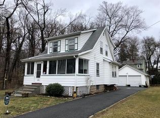 148 Adams Ct, Livingston, NJ 07039