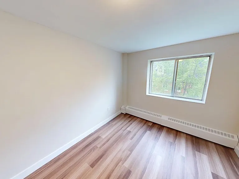 255 Stewart St — Photo 11