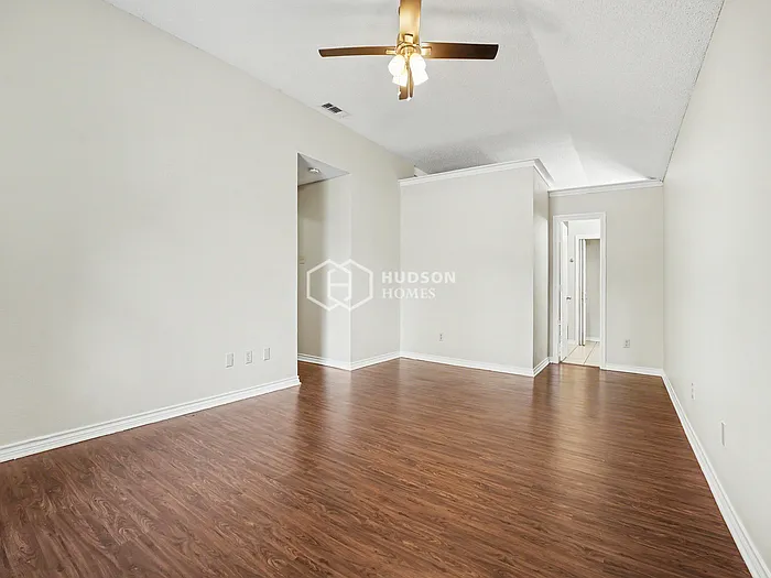 330 Bryant Ln — Photo 11