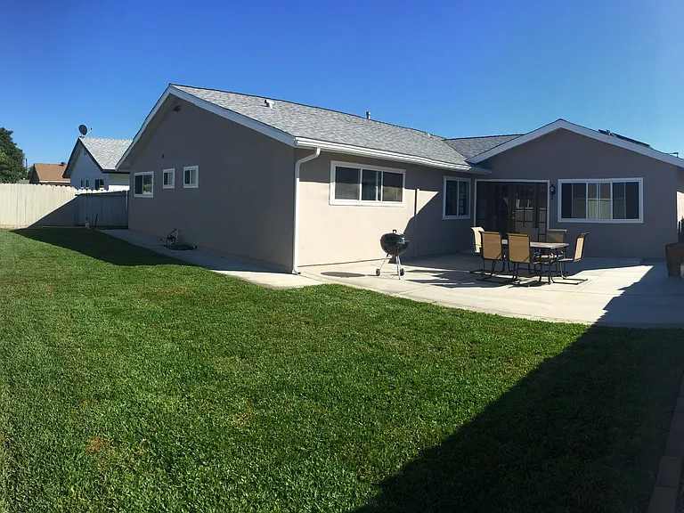 1630 Ionian St — Photo 4