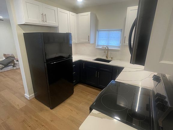 2nd image of 218 E Charles St