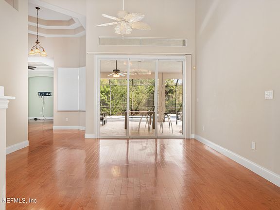 5th image of 15 OLD OAK Drive N