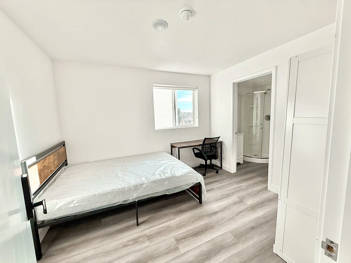 Floor plan 1331 1/4 W 36th St
