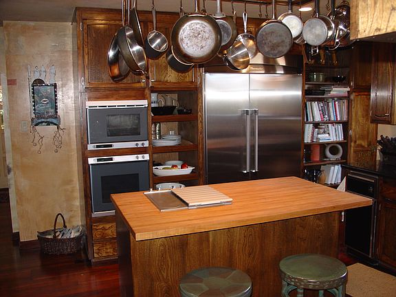 Kitchen with island