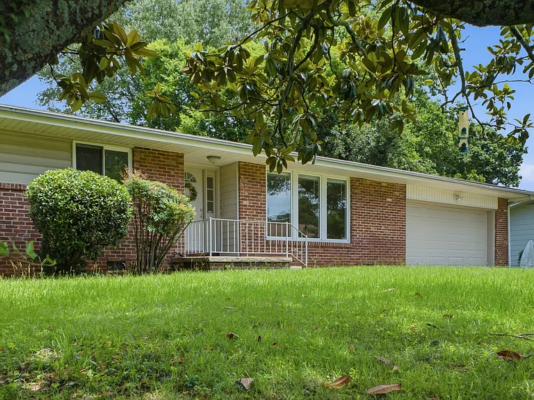4727 Briarwood Dr — Photo 1
