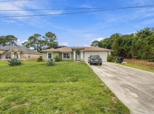325 SE THORNHILL Drive, Port St Lucie, FL 34983
