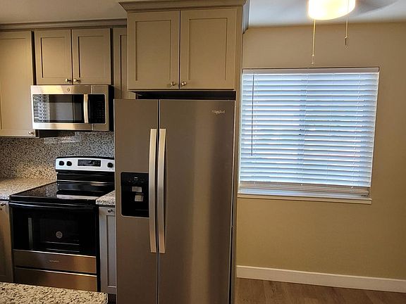 4th image of 817 Sharmon Palms Ln APT A