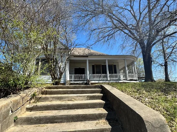 1307 S Market St, Brenham, TX 77833