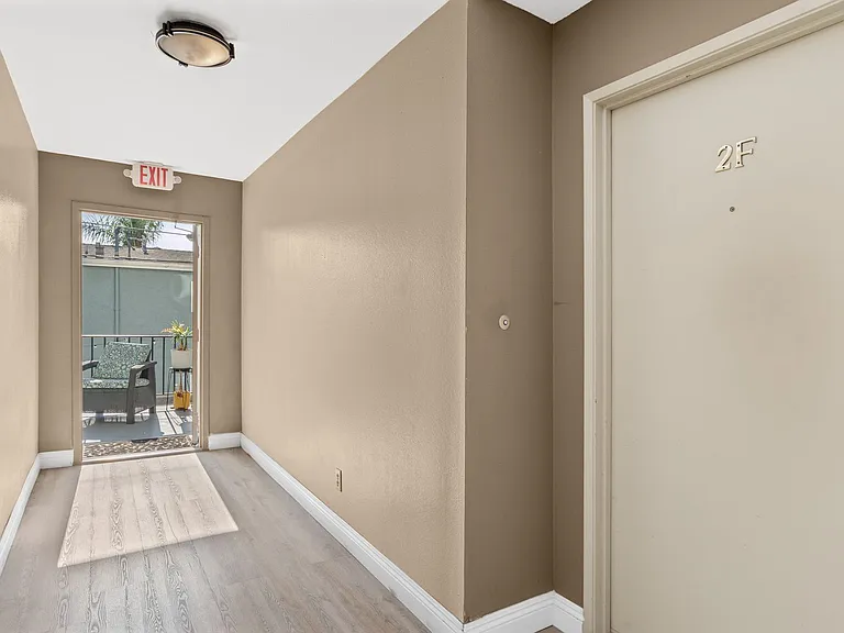 140 Walnut Ave #2F — Photo 24
