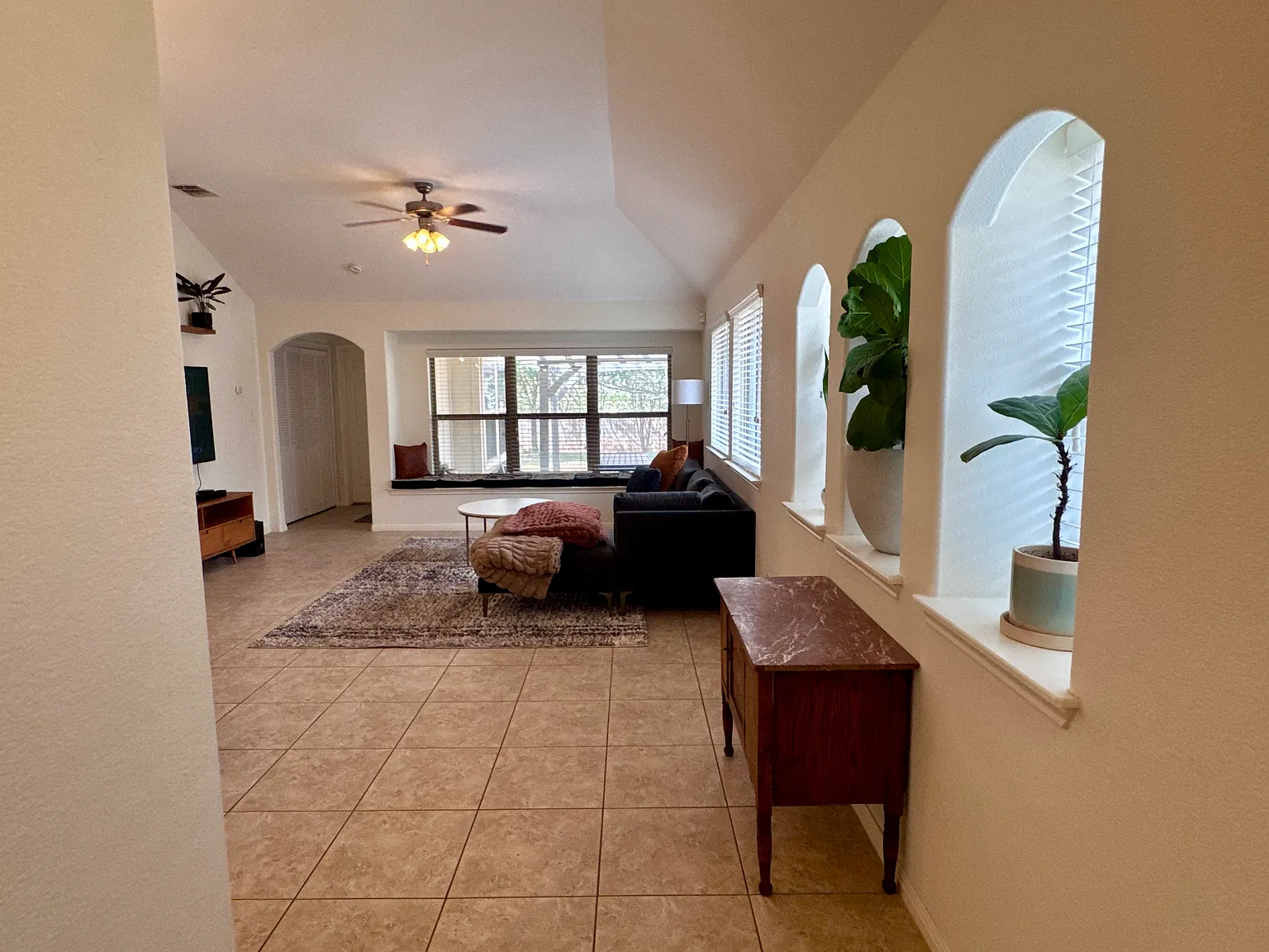 3 bed, 1267 sqft, $2,500 — Photo 3
