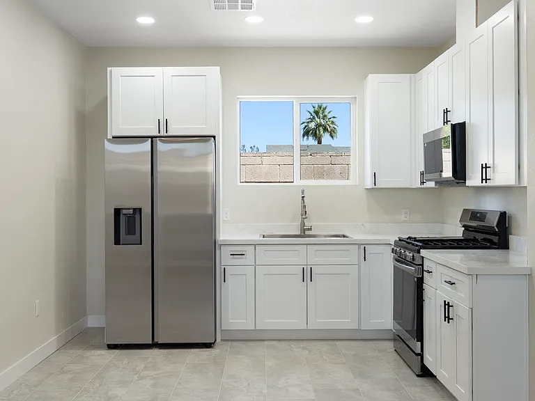 1822 E Roma Ave #2 — Photo 5