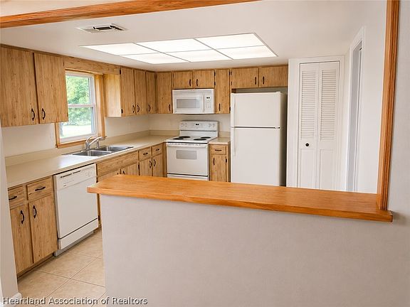 5th image of 3 A Miracle Ave APT C