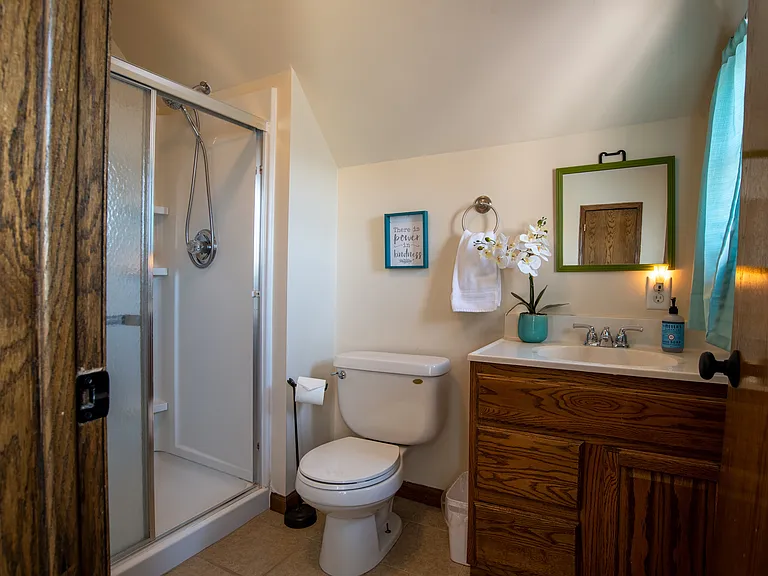 409 E Locust St — Photo 5