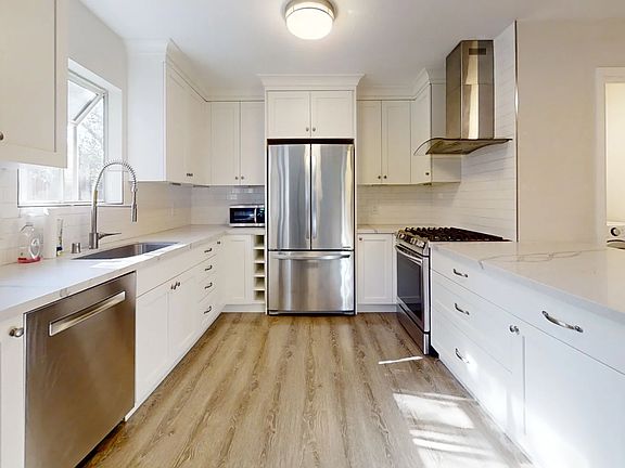 2nd image of 420 North St #C