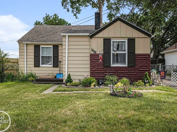 1498 Donovan St, Burton, MI 48529