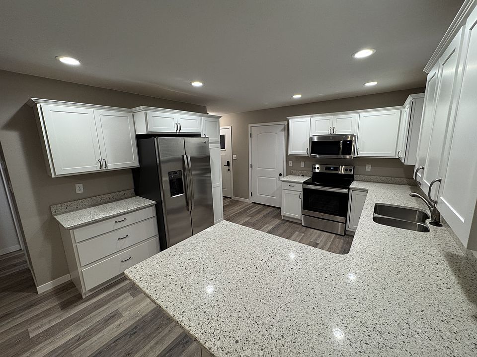 1st image of 929 W 1st St #1