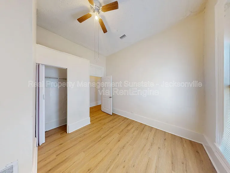 2324 Moncrief Rd — Photo 6