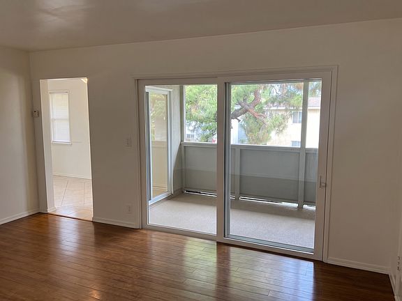 2nd image of 10617-25 Oxnard St #6