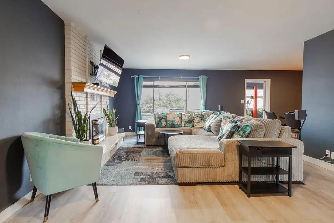 4 bed, 2700 sqft, $2,150 — Photo 4