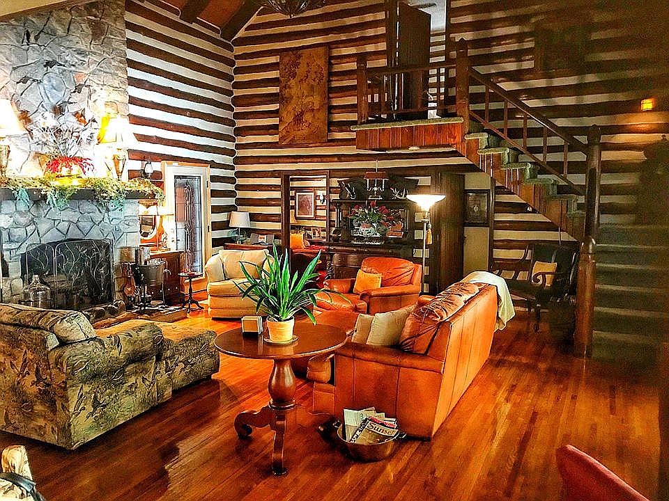 Lr open stair to main master