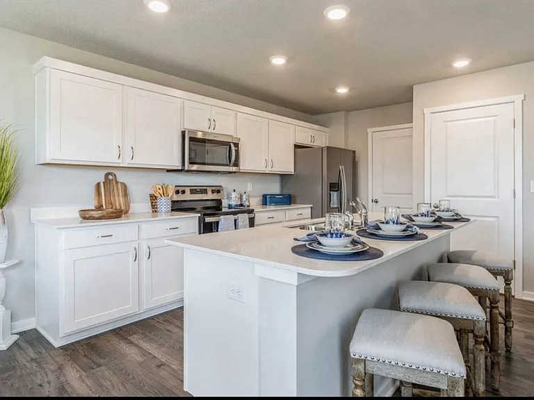 1215 NW Williamsburg Ln — Photo 4