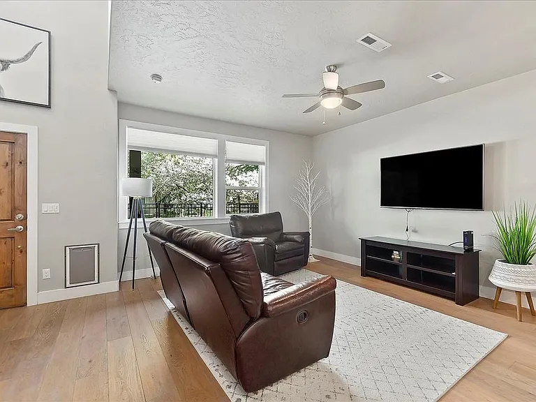 1421 E Lone Creek Dr — Photo 10