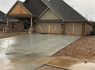 1112 Russell Dr, Springdale, AR 72762