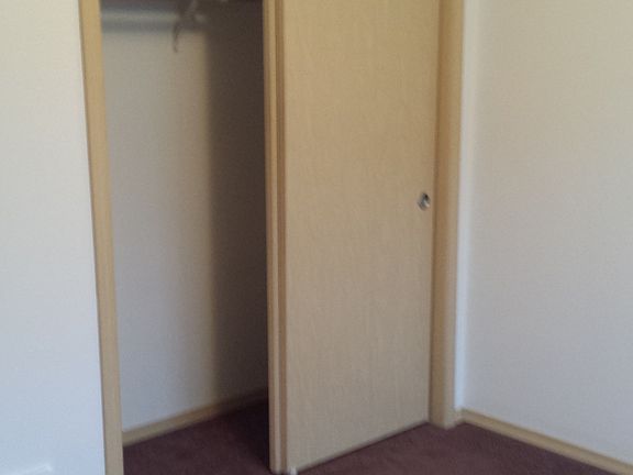5th image of 916 S 13th St APT 3