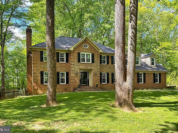 3rd image of 5839 Windsor Retreat
