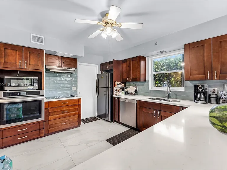 1019 S 29th Ave — Photo 16