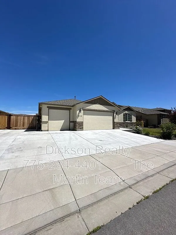 4 bed, 3.0 bath, 2408 sqft, $3,200 — Photo 2