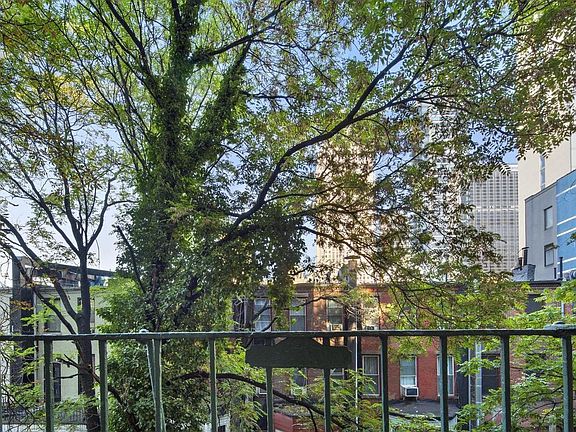 5th image of 325 W 45th St APT 511