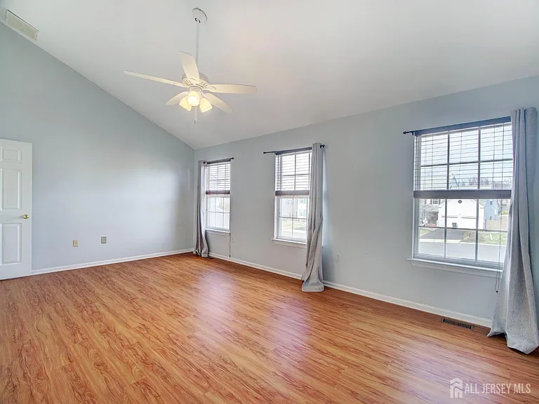 8 Mulberry Ct — Photo 13
