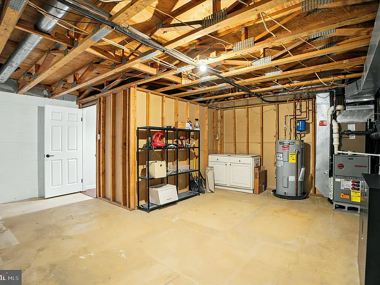 706 Andover Ct — Photo 32