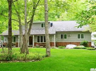 1 Colby Ct, Dix Hills, NY 11746
