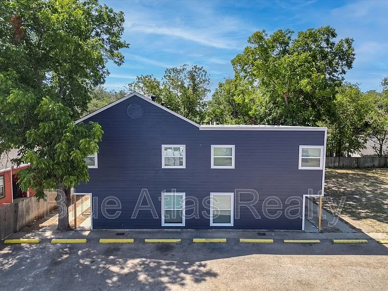 805 W Chambers St #B — Photo 13