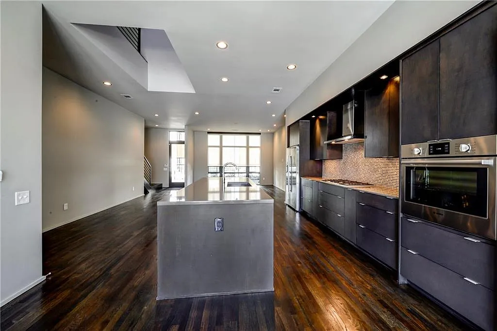 3 bed, 3.5 bath, 3500 sqft, $8,000 — Photo 4