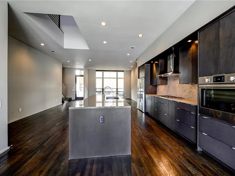 721 Longleaf Dr NE #9 — Photo 4