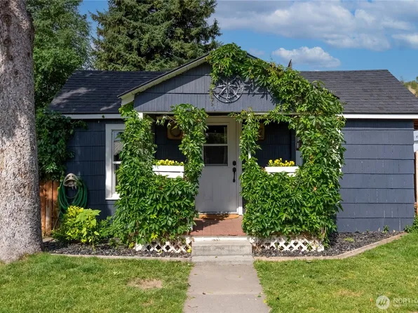 14 S Elm Street, Omak, WA 98841