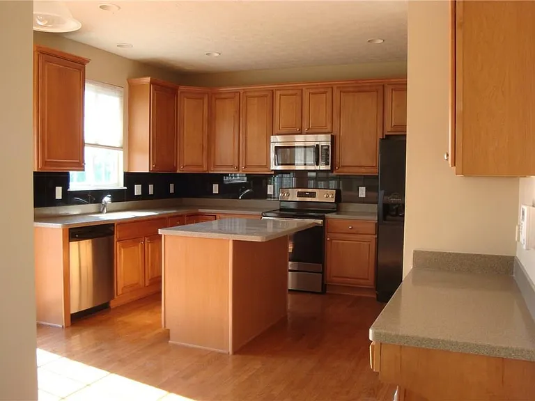 13032 Thames Dr — Photo 2