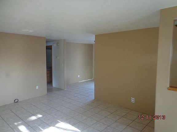 3rd image of 881 Ellendale Dr