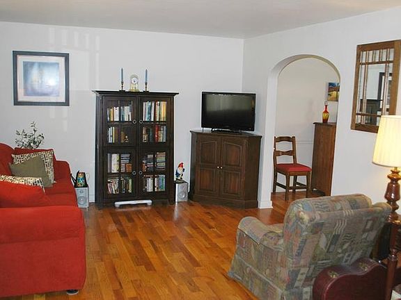 5th image of 716 Parkway Ave