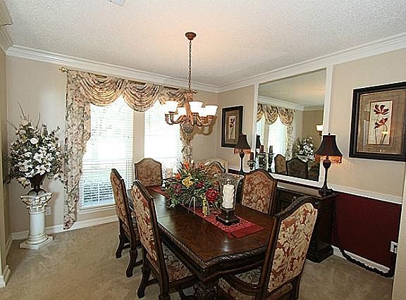 3rd image of 1404 Berne Ln